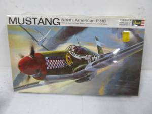 lot 139 image: Vintage Revell North American P-51B Mustang Fighter Plane
