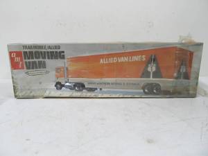 lot 159 image: Large Vintage AMT Great Northern TrailmobileAllied Van Lines Moving Truck