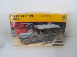 lot 190 image: Vintage Testors US Army Dodge 1-12 Ton Truck