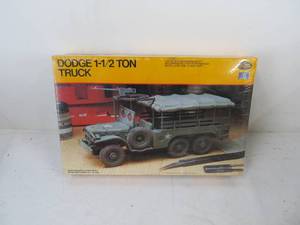 lot 191 image: Vintage Testors US Army Dodge 1-12 Ton Truck