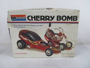 lot 210 image: Vintage Monogram CHERRY BOMB Show Car wChopper & Trailer