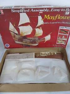 lot 214 image: Large Vintage Revell MAYFLOWER Ship Model