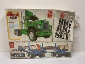 lot 151 image: Large Vintage 3-Piece AMT Big Rig Set MACK Truck & Logging Trailer