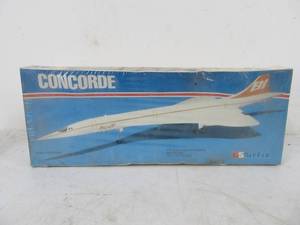 lot 236 image: Large Vintage Airfix BRANIFF Airlines Concorde Jet