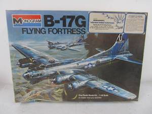 lot 252 image: Large Vintage Monogram B-17 Flying Fortress