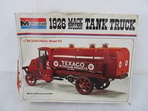 lot 257 image: Vintage Monogram 1926 Mack Bulldog TEXACO Tank Truck
