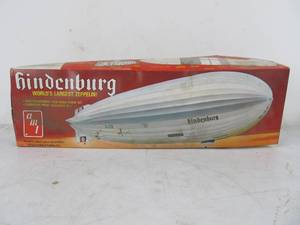 lot 264 image: Large Vintage AMT Hindenburg Zeppelin 