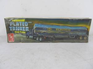 lot 265 image: Large Vintage AMT Fruehauf SUNOCO Plater Tanker Semi-Trailer