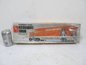lot 268 image: Large Vintage AMT Great Northern TrailmobileAllied Van Lines Moving Truck