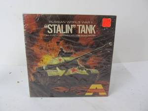 lot 292 image: Vintage Aurora WW2 Russian Stalin Tank