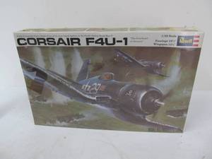 lot 86 image: Vintage Revell F4U-1 Corsair