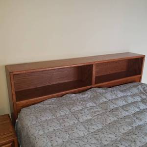 lot 20 image: Warm Contemporary Prairie Headboard and Tempur-Pedic Frame SN140409-4b3-o194251