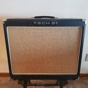 lot 8 image: Tech 21 Model PW-60, 60 Hz Amplifier B