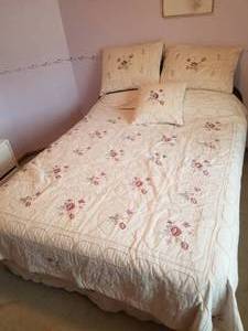 lot 116 image: Full Size Bed Frame