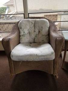 lot 32 image: Wicker Rocking Chairs & Side Table