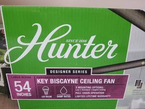 lot 139 image: Hunter Key Biscayne 54 5 Reversible Blade Ceiling Fan- NEW IN BOX