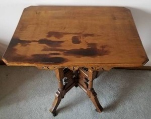 lot 101 image: Spoon Carved Eastlake Game Table
