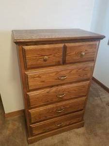 lot 109 image: Lovely 6 Drawer Oak Dresser