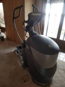 lot 31 image: Octane Fitness Standing Home Elliptical Machine Q47e
