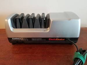 lot 92 image: Chefs Choice Kitchen Knife Sharpener
