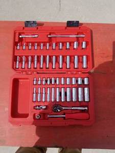 lot 168 image: Tekton Ratchet Driver Set