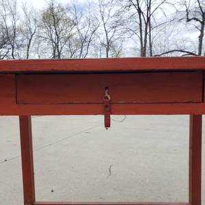 lot 171 image: Farmhouse Charm Rooster Red Work Table