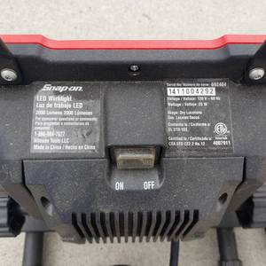 lot 172 image: Snap-On LED Shop Light Bundle