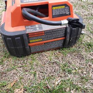 lot 174 image: Black and Decker 500 Amp Roadside Inflator