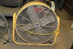 lot 60 image: Flo Pro High Velocity Air Circulator Yellow 24   1 Phase