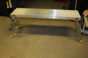 lot 74 image: Gorilla Ladders Platform Ladder   300 lbs