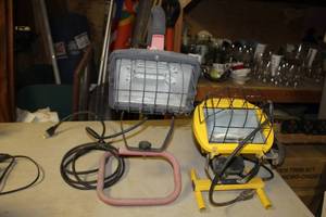 lot 81 image: Lot of (2) Shop Work Lights