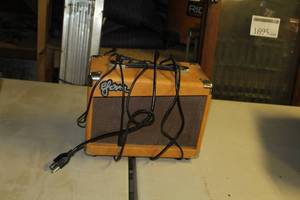 lot 94 image: 2006 Esteban Guitar Amplifier G-10   1 Phase 12W