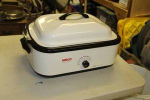 lot 106 image: Nesco Roaster Oven   18 Qt