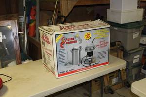 lot 109 image: King Kooker Outdoor Propane Cooker 26 TPKP   (in box)