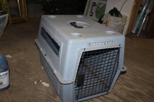 lot 214 image: Vari Kennel Animal Carrier