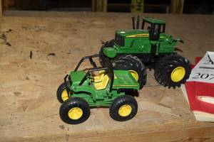 lot 220 image: Lot of (2) John Deere Collectible Tractors
