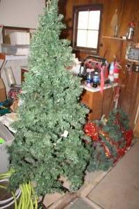 lot 246 image: Christmas Tree Pre-Lit 78H    with Wreaths 24D