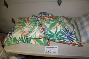 lot 282 image: Lot of (2) Tropical Pattern Throw Pillows 24Lx24W