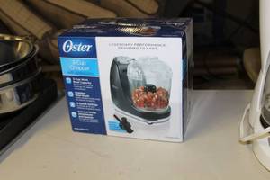lot 126 image: Oster 3-Cup Chopper   3 cup (in box)  with Accessories