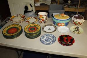 lot 139 image: Lot of (29) Decorative Plates and Bowls