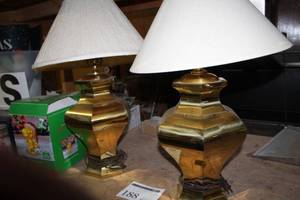 lot 188 image: Lot of (2) Metal Table Lamps Gold 28H    with White Shade