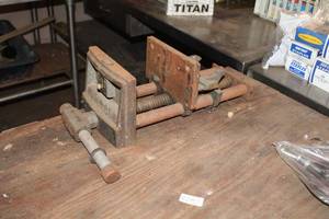 lot 302 image: Wilton Wood ClampVise