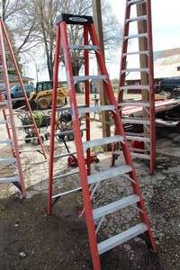 lot 9 image: Werner Step Ladder NXT1A08 Orange 8H   300 lbs