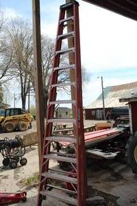 lot 11 image: Werner Step Ladder Orange 12H   300 lbs