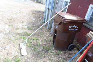 lot 33 image: Roof Rake 24W
