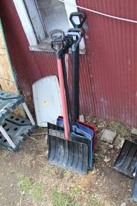 lot 34 image: Lot of (7) Plastic Snow Shovels