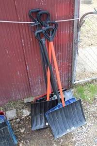 lot 35 image: Lot of (6) Plastic Snow Shovels