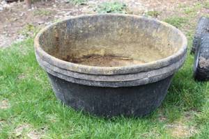 lot 39 image: Lot of (3) Feeding Bowls 10Dx26H