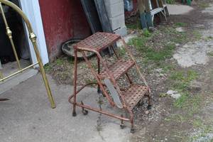 lot 320 image: Metal Rolling Step-Up 3-step 30Lx18Wx29H