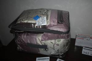 lot 341 image: Lot of (6) Bedroom Accessories    with King Comforter (x1), King Shams (x2), Decorative Pillows (x3)